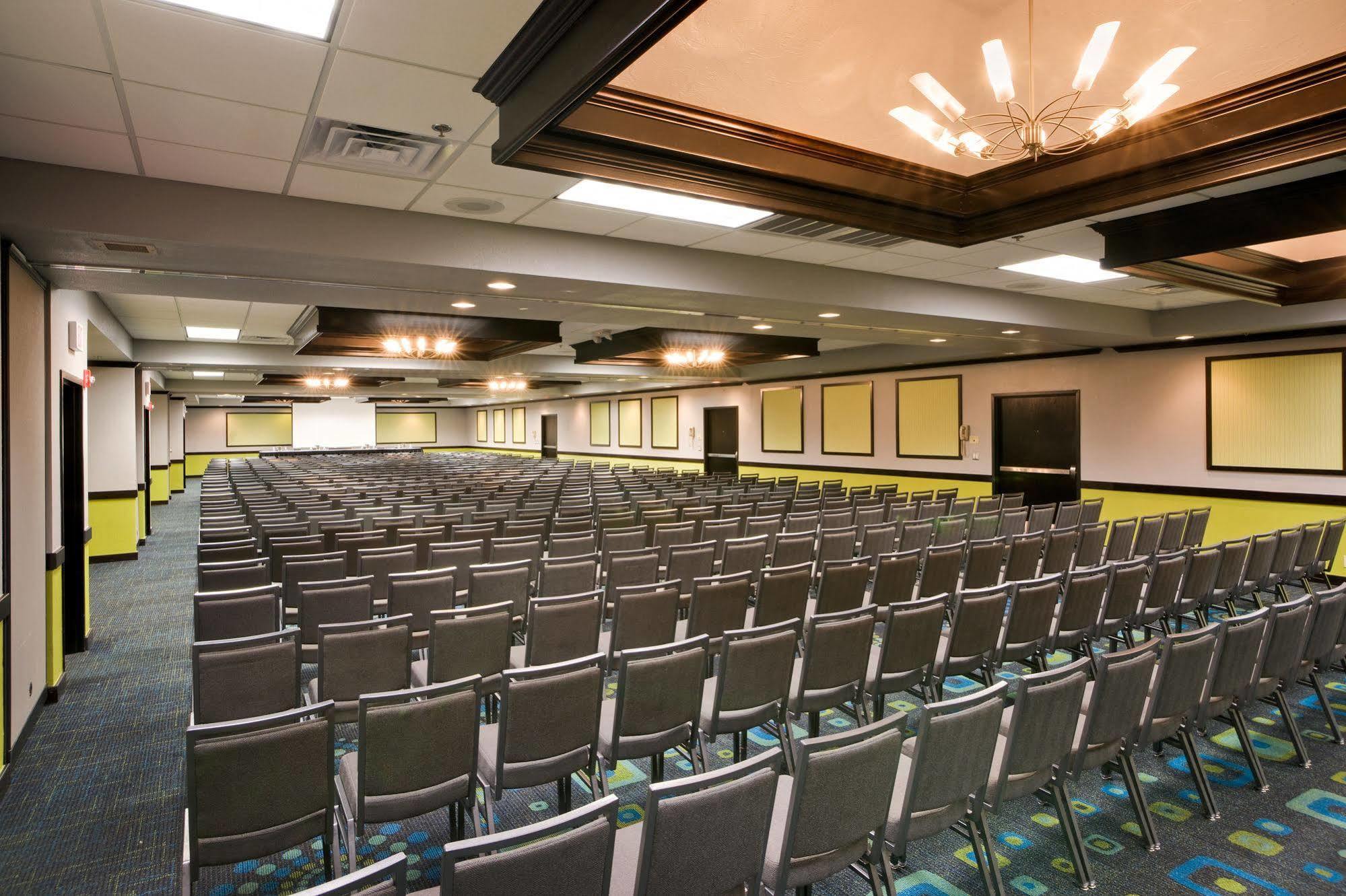 Wyndham Garden Oklahoma City Resort & Conference Hotel Near Airport, Fairgrounds Paycom & I40 Servizi foto
